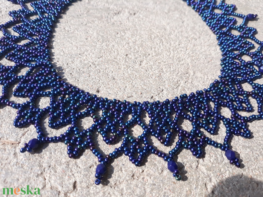 Irizáló kék 'csipke' gyöngygallér - ékszer - nyaklánc - gyöngyös nyaklánc - Meska.hu