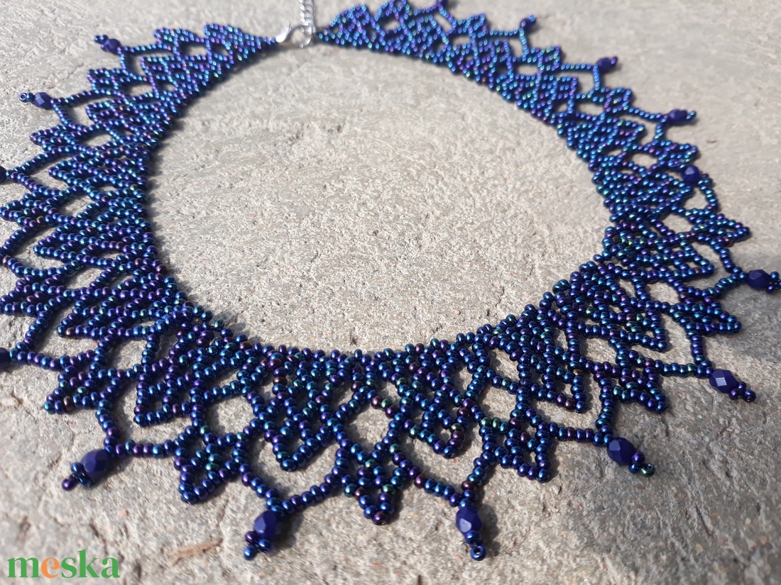 Irizáló kék 'csipke' gyöngygallér - ékszer - nyaklánc - gyöngyös nyaklánc - Meska.hu