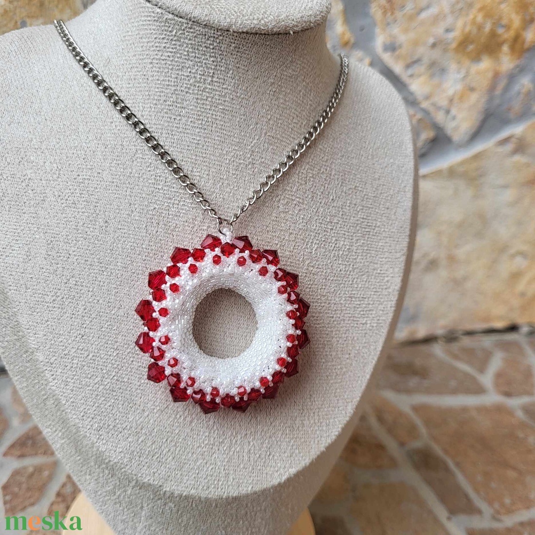 Swarovski fánkmedál - ékszer - nyaklánc - gyöngyös nyaklánc - Meska.hu