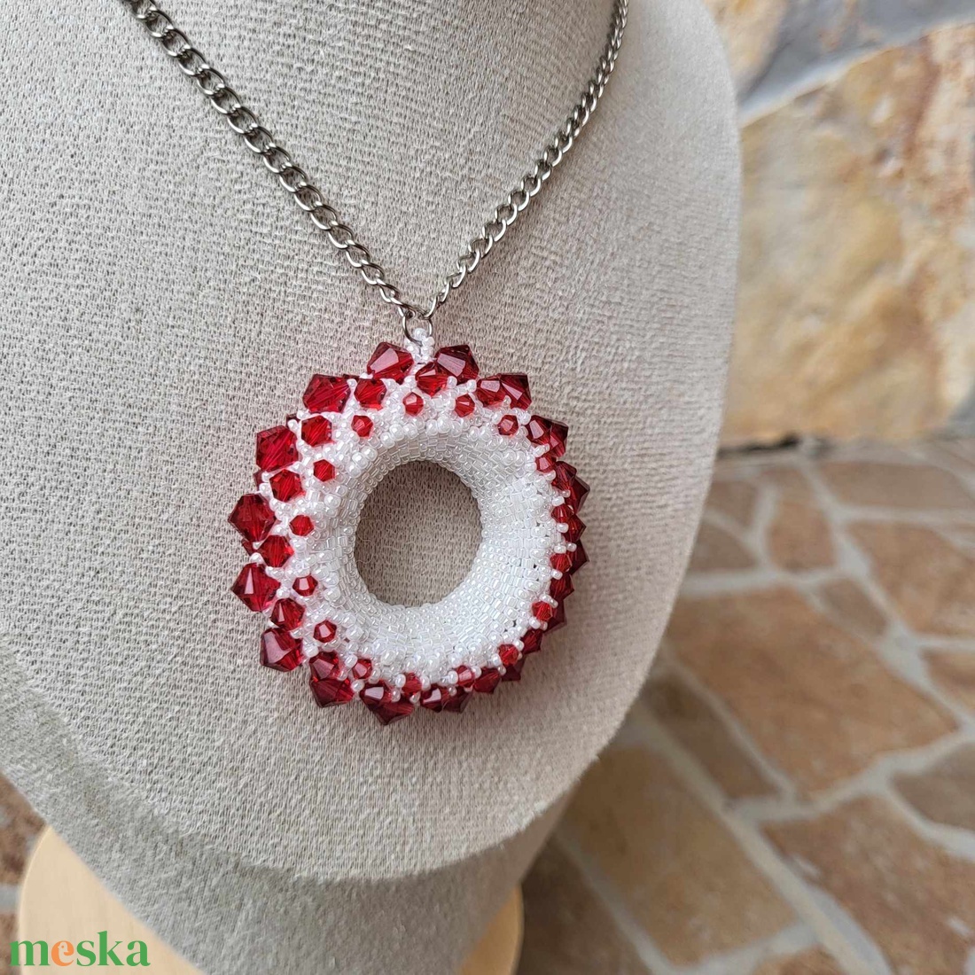 Swarovski fánkmedál - ékszer - nyaklánc - gyöngyös nyaklánc - Meska.hu