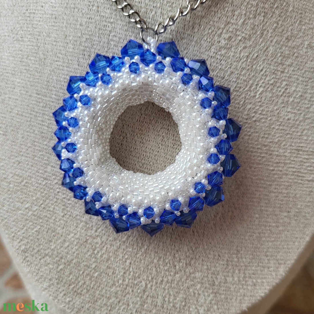 Swarovski fánkmedál - ékszer - nyaklánc - gyöngyös nyaklánc - Meska.hu Swarovski fánkmedál - ékszer - nyaklánc - gyöngyös nyaklánc - Meska.hu