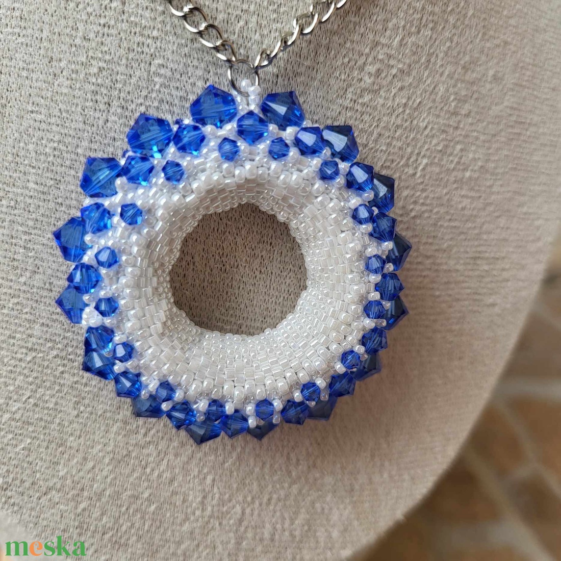 Swarovski fánkmedál - ékszer - nyaklánc - gyöngyös nyaklánc - Meska.hu Swarovski fánkmedál - ékszer - nyaklánc - gyöngyös nyaklánc - Meska.hu