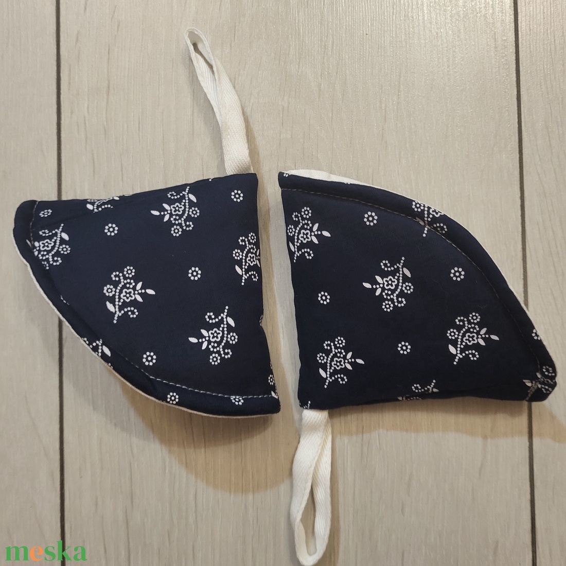 Edényfogó - kékfestő jellegű pamutvászonból - otthon & életmód - konyhafelszerelés, tálalás - konyhai textil - edényfogó & edényfedő - Meska.hu Edényfogó - kékfestő jellegű pamutvászonból - otthon & életmód - konyhafelszerelés, tálalás - konyhai textil - edényfogó & edényfedő - Meska.hu