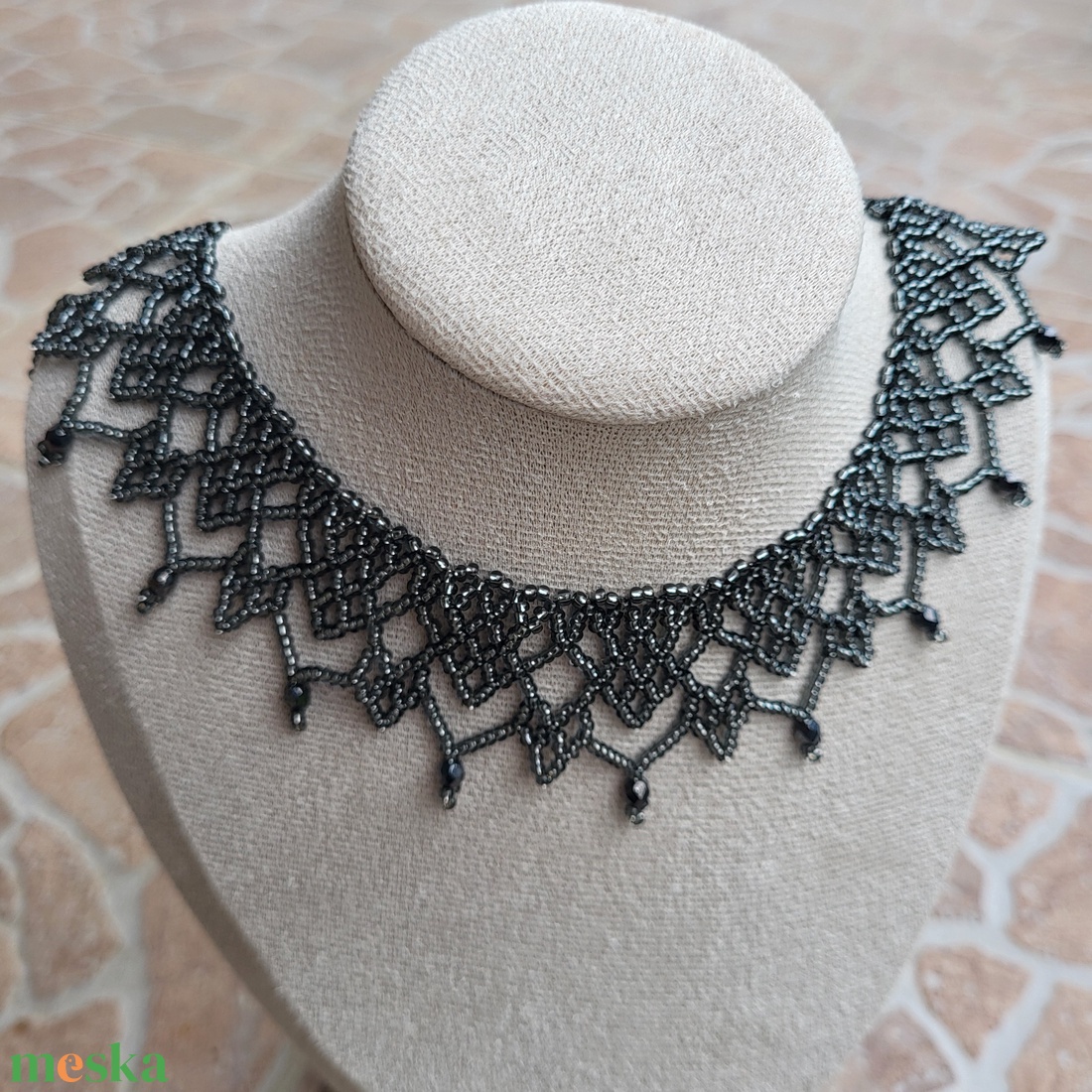 Ezüstközepű szürke 'csipke' gyöngygallér - ékszer - nyaklánc - nyakpánt, gallér - Meska.hu