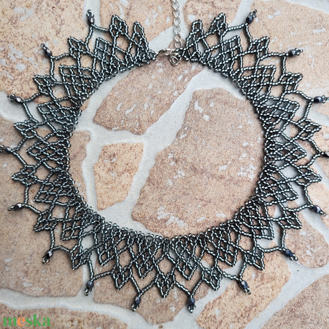 Ezüstközepű szürke 'csipke' gyöngygallér - ékszer - nyaklánc - nyakpánt, gallér - Meska.hu