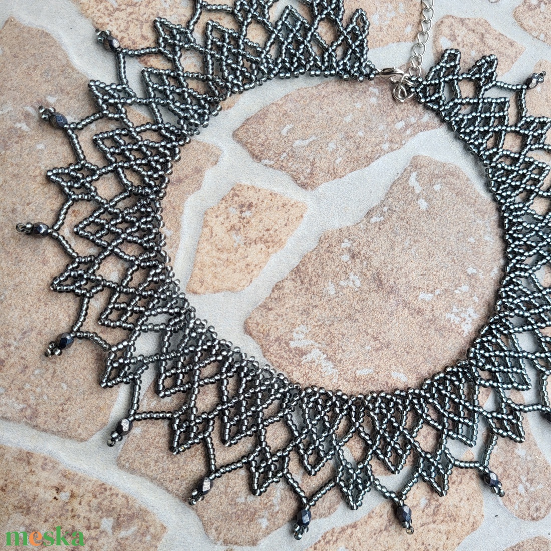Ezüstközepű szürke 'csipke' gyöngygallér - ékszer - nyaklánc - nyakpánt, gallér - Meska.hu