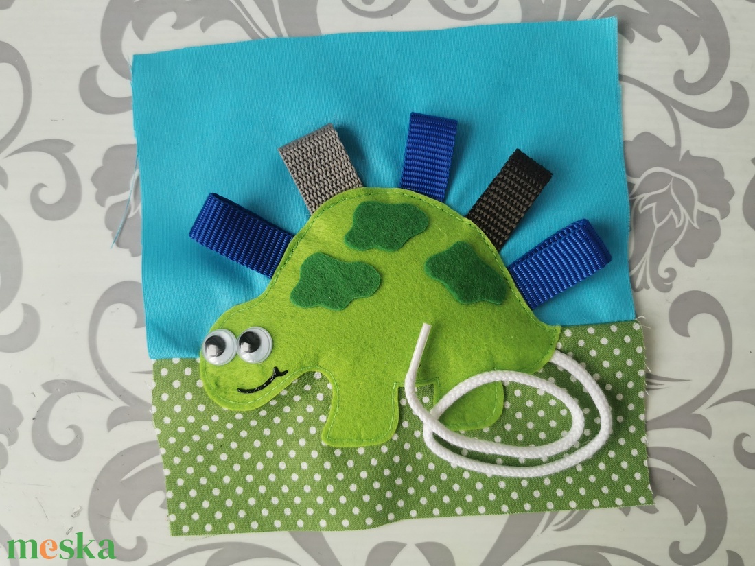 Textilkönyv egy oldala - dínó  - baba - mama - baba játékok - textilkönyv & babakönyv - Meska.hu