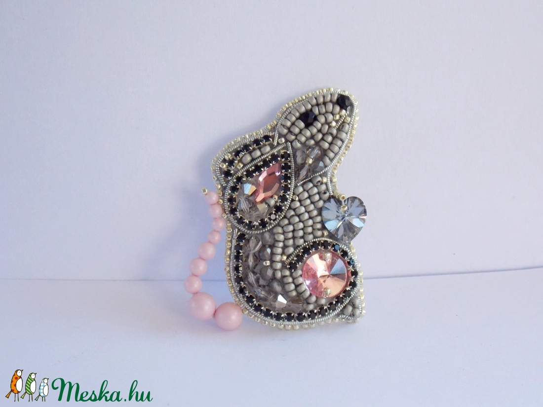 Kis egér  -gyöngy hímzett bross-kitűző - ékszer - kitűző és bross - Meska.hu