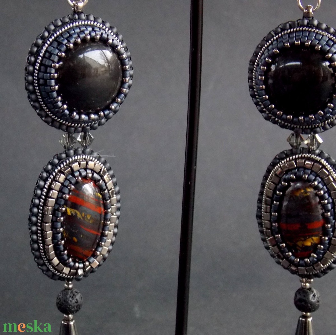 Trónok harca - gyöngy hímzett fülbevaló - ékszer - fülbevaló - lógó fülbevaló - Meska.hu