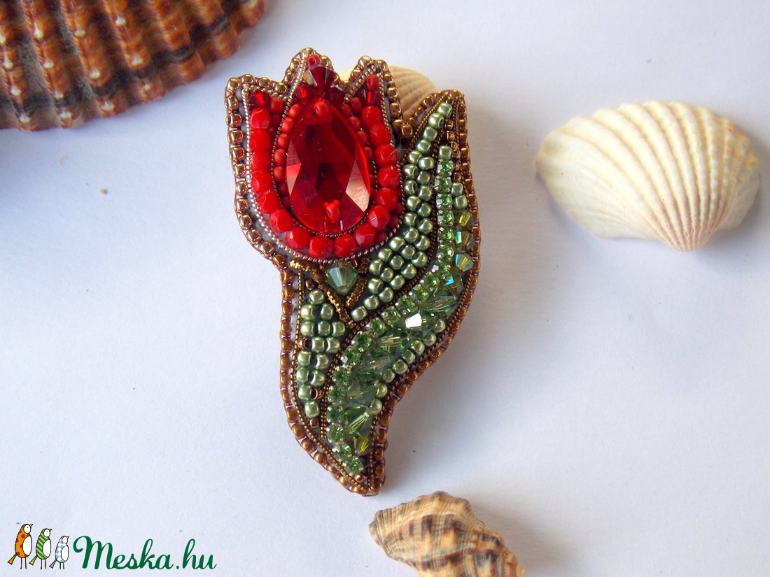 Piros tulipán -gyöngy hímzett bross-kitűző - ékszer - kitűző és bross - kitűző - Meska.hu Piros tulipán -gyöngy hímzett bross-kitűző - ékszer - kitűző és bross - kitűző - Meska.hu