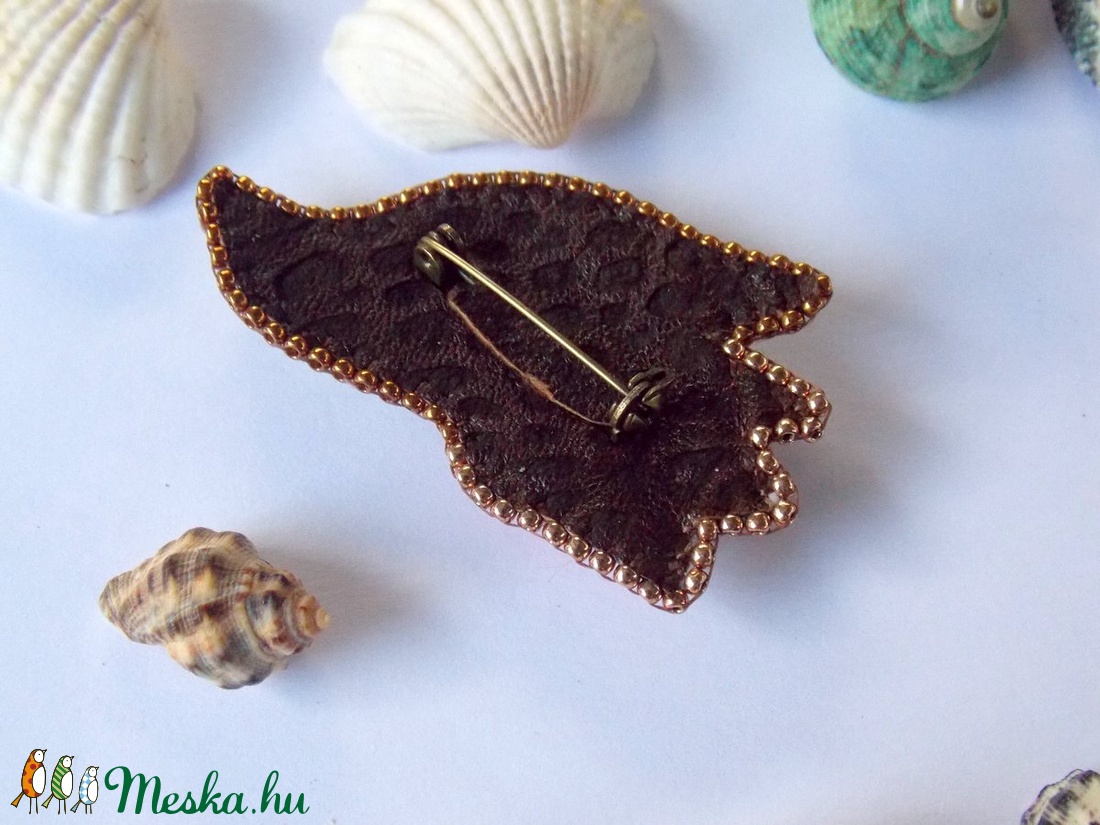 Piros tulipán -gyöngy hímzett bross-kitűző - ékszer - kitűző és bross - kitűző - Meska.hu Piros tulipán -gyöngy hímzett bross-kitűző - ékszer - kitűző és bross - kitűző - Meska.hu