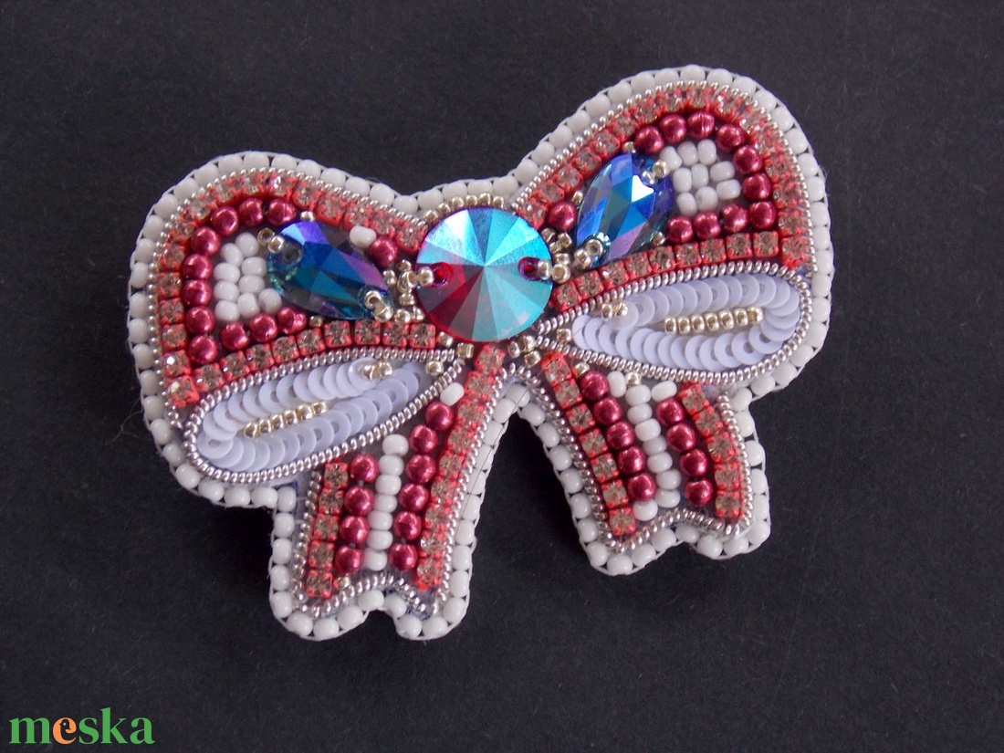 Masni bross - ékszer - kitűző és bross - kitűző - Meska.hu Masni bross - ékszer - kitűző és bross - kitűző - Meska.hu
