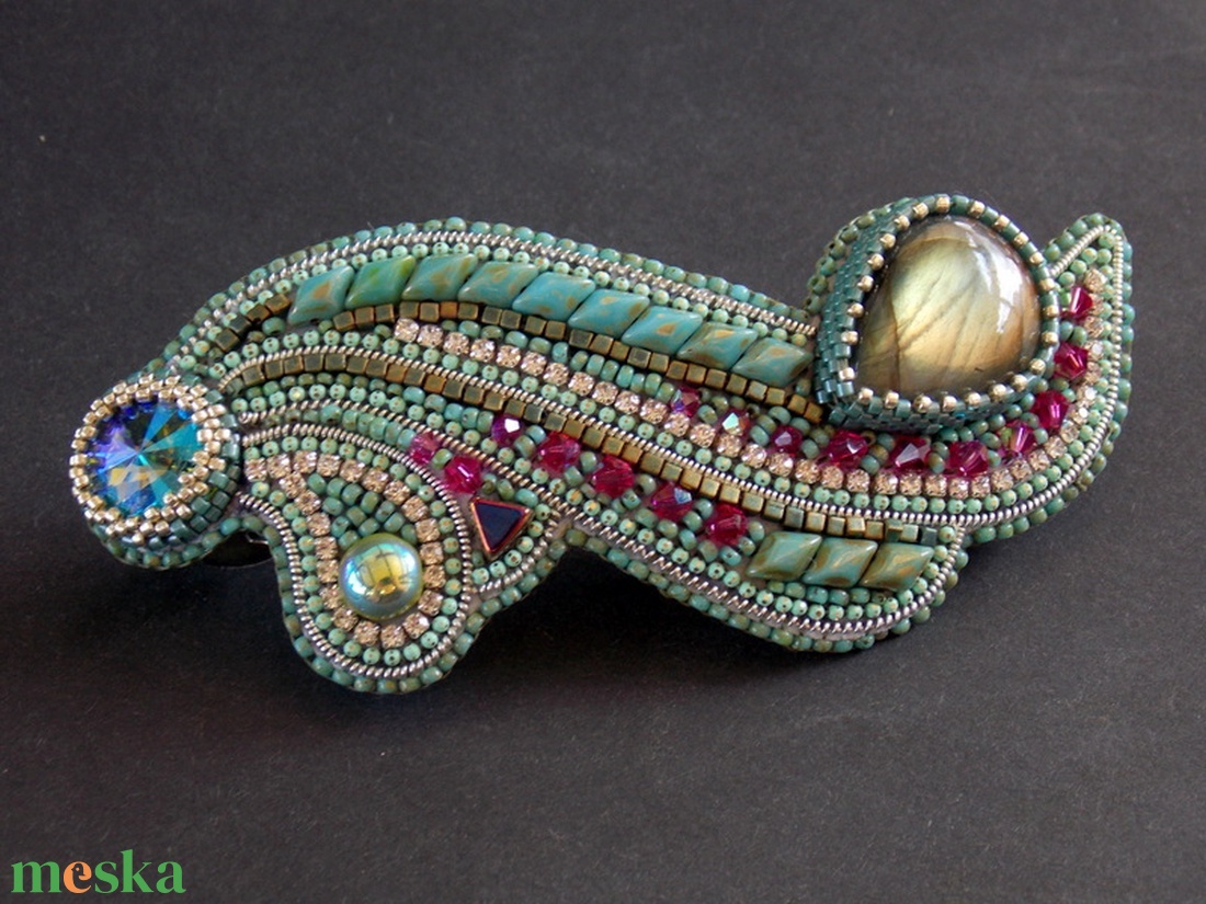 Labradorite -gyöngy hímzett hajcsat - ruha & divat - hajdísz & hajcsat - hajcsat & hajtű - Meska.hu Labradorite -gyöngy hímzett hajcsat - ruha & divat - hajdísz & hajcsat - hajcsat & hajtű - Meska.hu