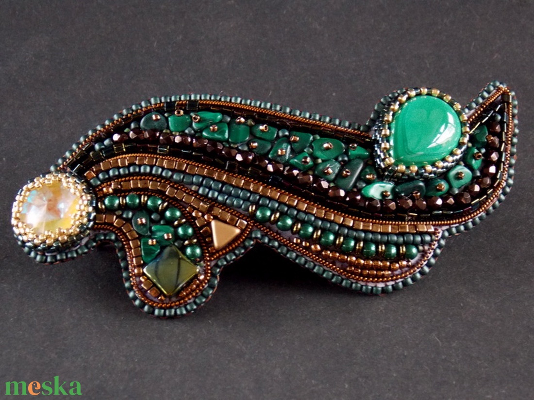 Malachite -gyöngy hímzett hajcsat - ruha & divat - hajdísz & hajcsat - hajcsat & hajtű - Meska.hu Malachite -gyöngy hímzett hajcsat - ruha & divat - hajdísz & hajcsat - hajcsat & hajtű - Meska.hu