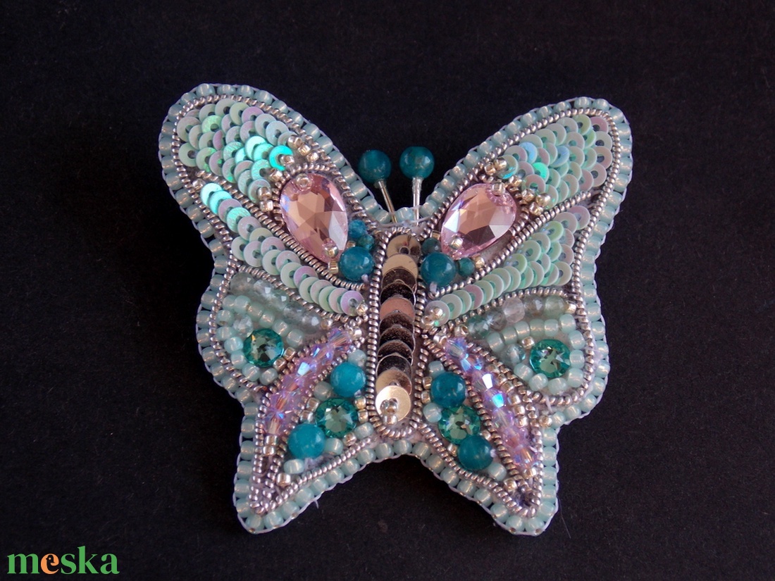 Menta pillangó -gyöngy hímzett bross-kitűző - ékszer - kitűző és bross - kitűző - Meska.hu Menta pillangó -gyöngy hímzett bross-kitűző - ékszer - kitűző és bross - kitűző - Meska.hu