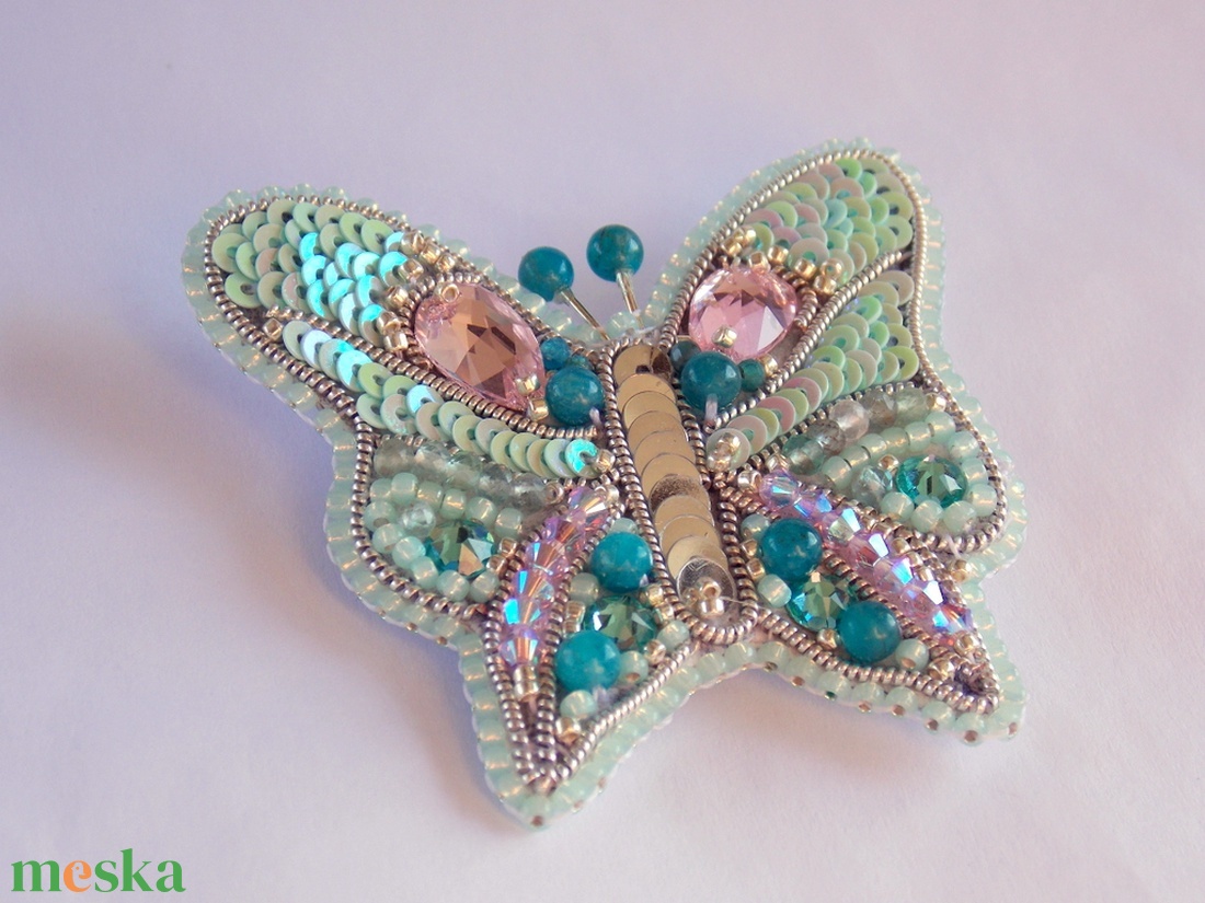 Menta pillangó -gyöngy hímzett bross-kitűző - ékszer - kitűző és bross - kitűző - Meska.hu Menta pillangó -gyöngy hímzett bross-kitűző - ékszer - kitűző és bross - kitűző - Meska.hu