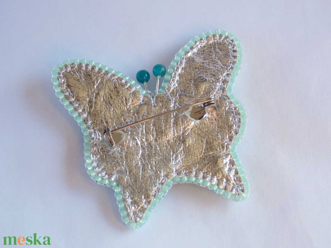 Menta pillangó -gyöngy hímzett bross-kitűző - ékszer - kitűző és bross - kitűző - Meska.hu Menta pillangó -gyöngy hímzett bross-kitűző - ékszer - kitűző és bross - kitűző - Meska.hu