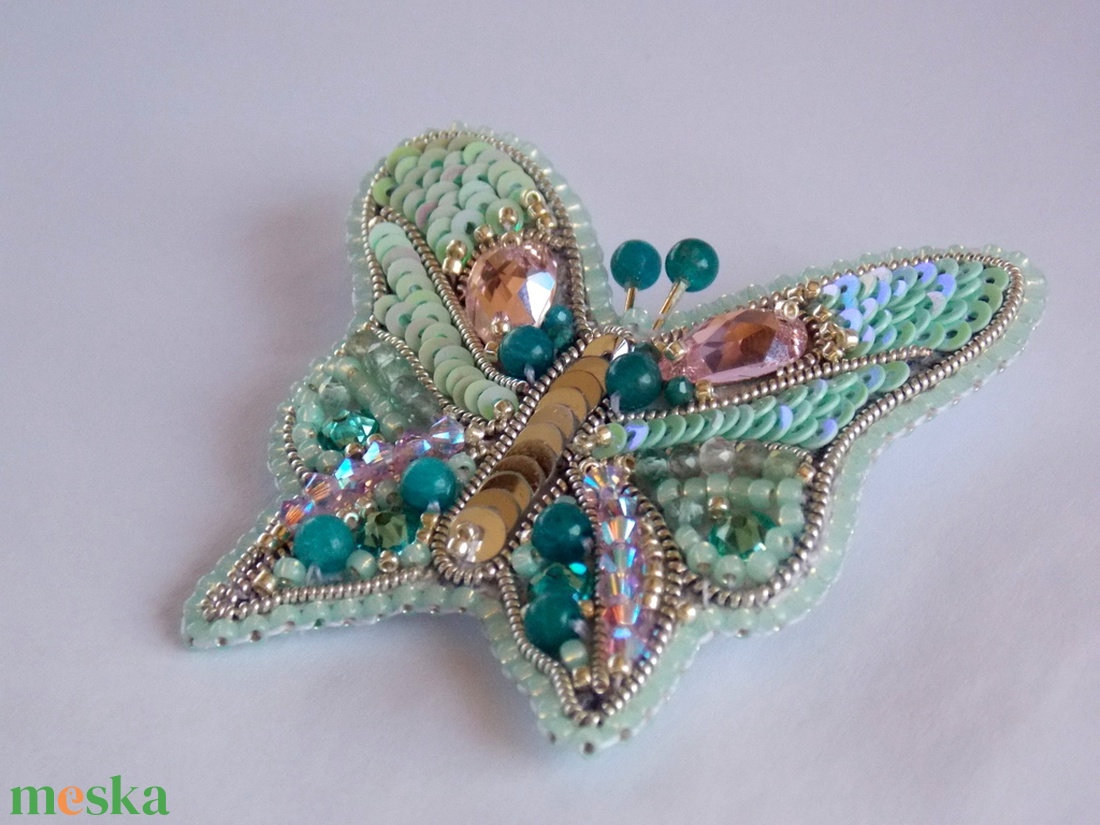 Menta pillangó -gyöngy hímzett bross-kitűző - ékszer - kitűző és bross - kitűző - Meska.hu Menta pillangó -gyöngy hímzett bross-kitűző - ékszer - kitűző és bross - kitűző - Meska.hu