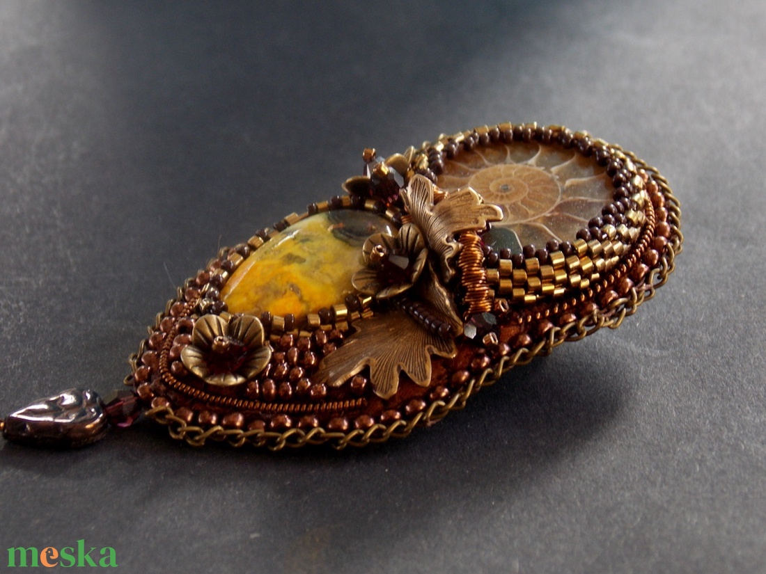 Bumblebee jasper -gyöngy hímzett bross-kitűző - ékszer - kitűző és bross - kitűző - Meska.hu Bumblebee jasper -gyöngy hímzett bross-kitűző - ékszer - kitűző és bross - kitűző - Meska.hu