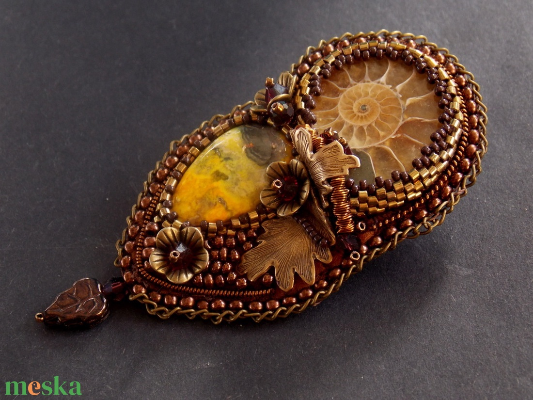 Bumblebee jasper -gyöngy hímzett bross-kitűző - ékszer - kitűző és bross - kitűző - Meska.hu Bumblebee jasper -gyöngy hímzett bross-kitűző - ékszer - kitűző és bross - kitűző - Meska.hu