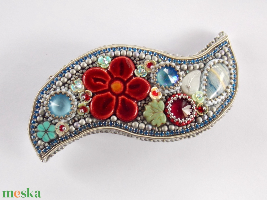 Tavaszi olvadás -gyöngy hímzett  hajcsat - ruha & divat - hajdísz & hajcsat - hajcsat & hajtű - Meska.hu