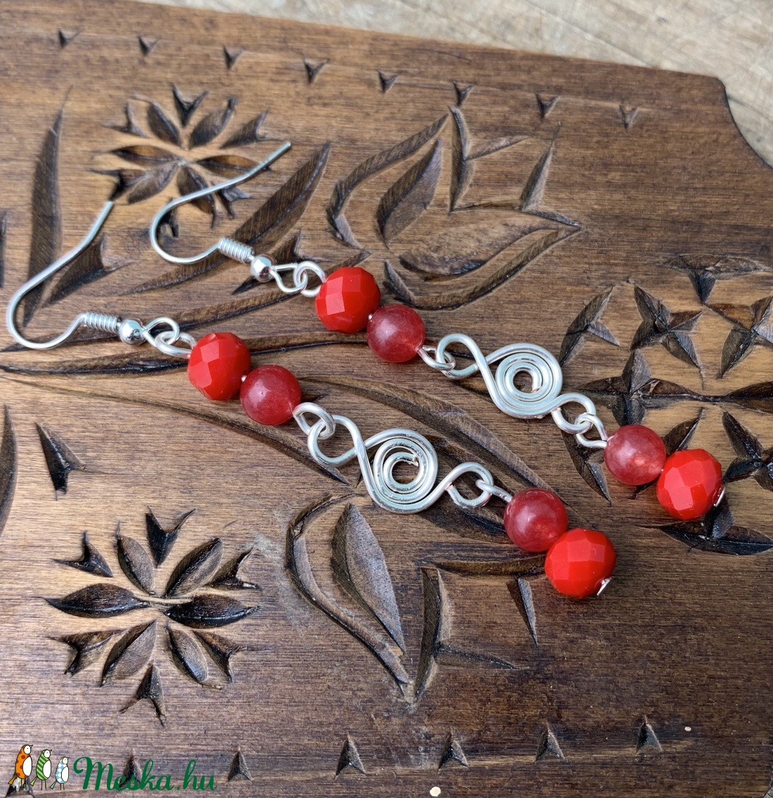 Piros, lógós fülbevaló  - ékszer - fülbevaló - lógó fülbevaló - Meska.hu