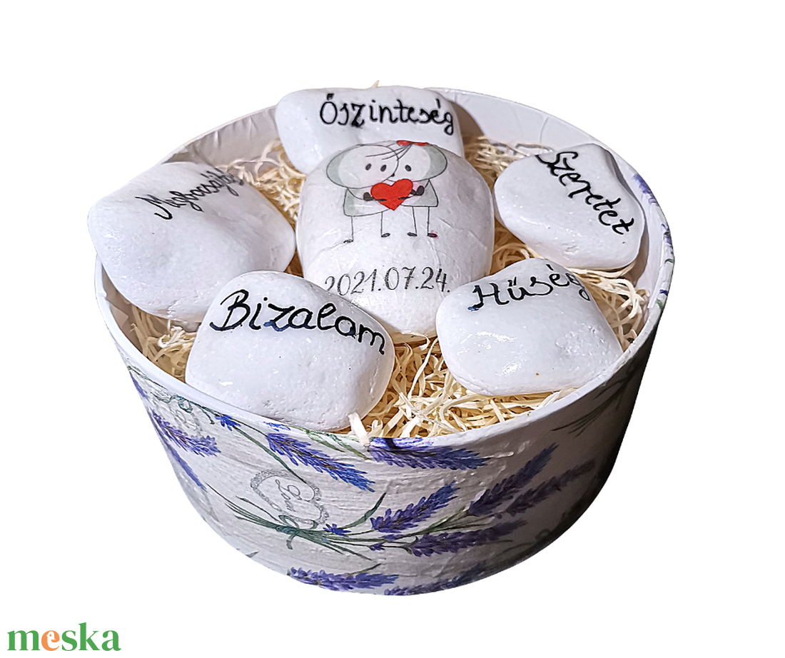 Nászajándék dobozban - otthon & életmód - dekoráció - asztal és polc dekoráció - kavics & kő - Meska.hu Nászajándék dobozban - otthon & életmód - dekoráció - asztal és polc dekoráció - kavics & kő - Meska.hu
