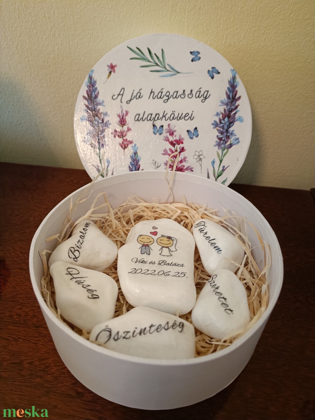 Nászajándék dobozban - otthon & életmód - dekoráció - asztal és polc dekoráció - kavics & kő - Meska.hu Nászajándék dobozban - otthon & életmód - dekoráció - asztal és polc dekoráció - kavics & kő - Meska.hu