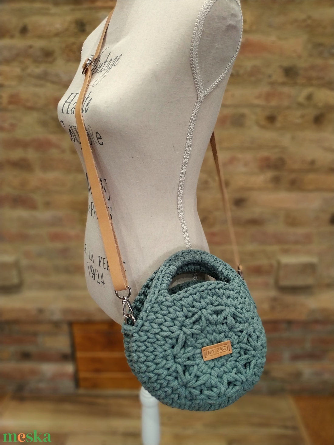 Horgolt női körtáska - MINI - jázmin mintával a közepén - Crossbody - ZSÁLYA - táska & tok - kézitáska & válltáska - vállon átvethető táska - Meska.hu Horgolt női körtáska - MINI - jázmin mintával a közepén - Crossbody - ZSÁLYA - táska & tok - kézitáska & válltáska - vállon átvethető táska - Meska.hu