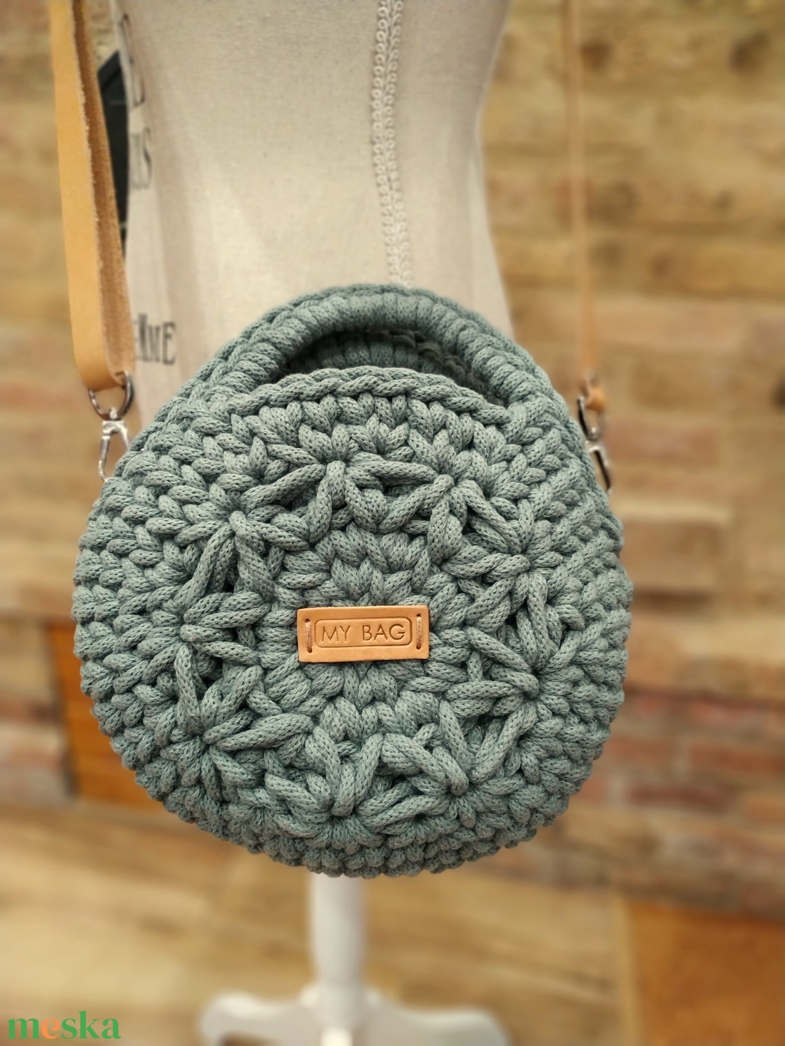 Horgolt női körtáska - MINI - jázmin mintával a közepén - Crossbody - ZSÁLYA - táska & tok - kézitáska & válltáska - vállon átvethető táska - Meska.hu Horgolt női körtáska - MINI - jázmin mintával a közepén - Crossbody - ZSÁLYA - táska & tok - kézitáska & válltáska - vállon átvethető táska - Meska.hu