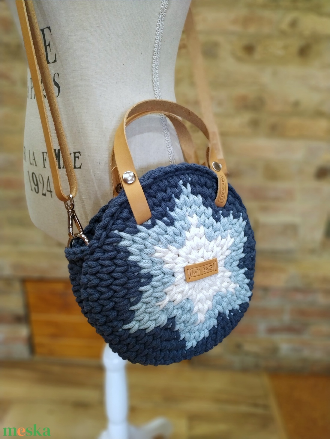 Horgolt női körtáska - MINI - csillaggal a közepén - Crossbody - FARMERKÉK - táska & tok - kézitáska & válltáska - vállon átvethető táska - Meska.hu Horgolt női körtáska - MINI - csillaggal a közepén - Crossbody - FARMERKÉK - táska & tok - kézitáska & válltáska - vállon átvethető táska - Meska.hu