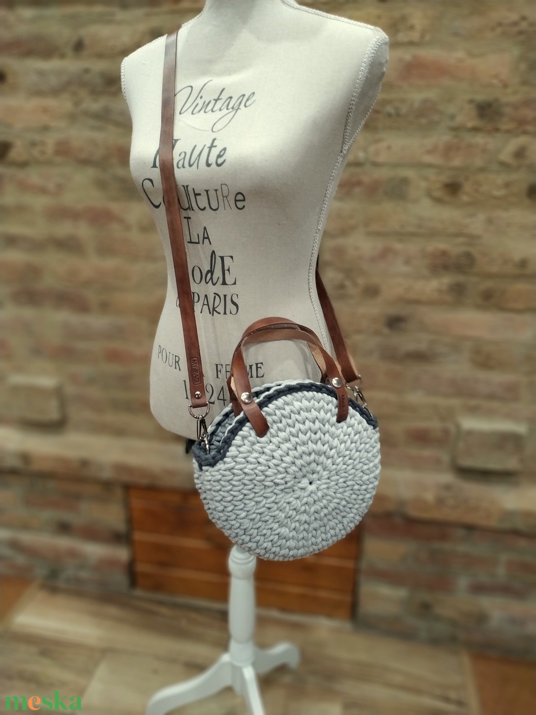 Horgolt női körtáska - MINI - csillaggal a közepén - Crossbody - VILÁGOSSZÜRKE / ANTRACIT - táska & tok - kézitáska & válltáska - vállon átvethető táska - Meska.hu