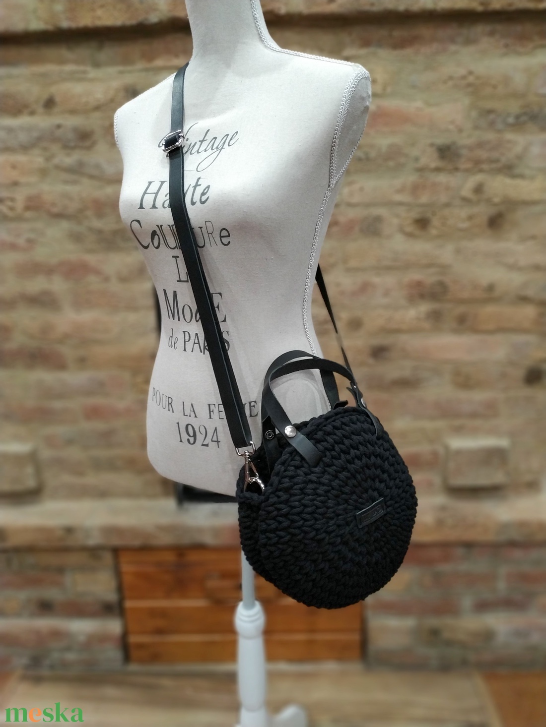 Horgolt női körtáska - MINI - Crossbody - FEKETE - táska & tok - kézitáska & válltáska - vállon átvethető táska - Meska.hu