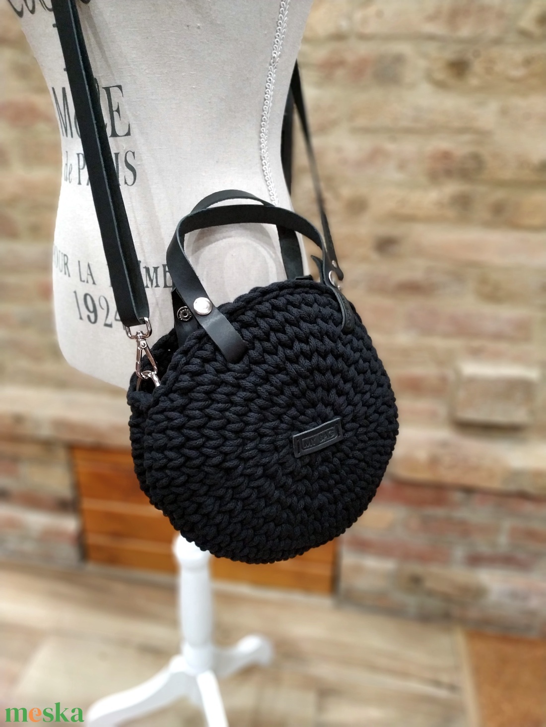 Horgolt női körtáska - MINI - Crossbody - FEKETE - táska & tok - kézitáska & válltáska - vállon átvethető táska - Meska.hu
