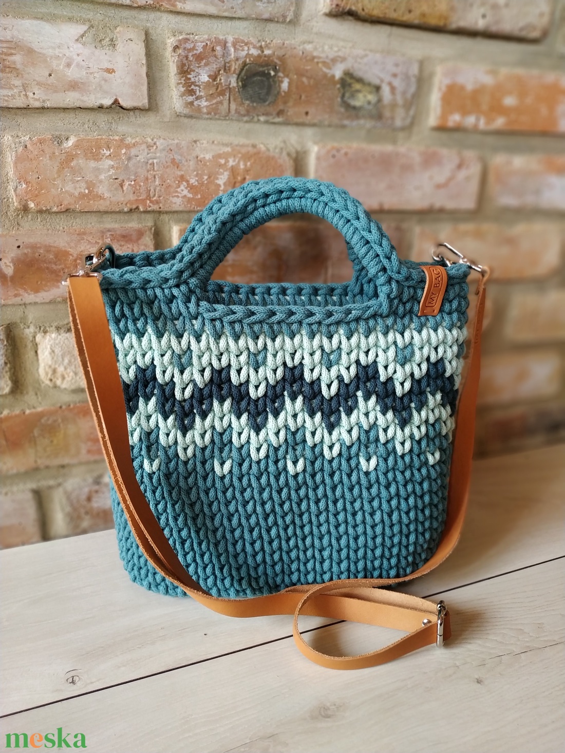 Horgolt női crossbody táska teal színben bőr vállpánttal - Cikk-cakk mintával - BIG - táska & tok - kézitáska & válltáska - vállon átvethető táska - Meska.hu Horgolt női crossbody táska teal színben bőr vállpánttal - Cikk-cakk mintával - BIG - táska & tok - kézitáska & válltáska - vállon átvethető táska - Meska.hu