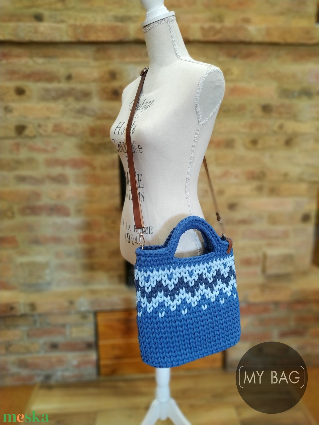Horgolt női crossbody táska FARMERKÉK színben bőr vállpánttal - Cikk-cakk mintával - BIG - táska & tok - kézitáska & válltáska - vállon átvethető táska - Meska.hu Horgolt női crossbody táska FARMERKÉK színben bőr vállpánttal - Cikk-cakk mintával - BIG - táska & tok - kézitáska & válltáska - vállon átvethető táska - Meska.hu