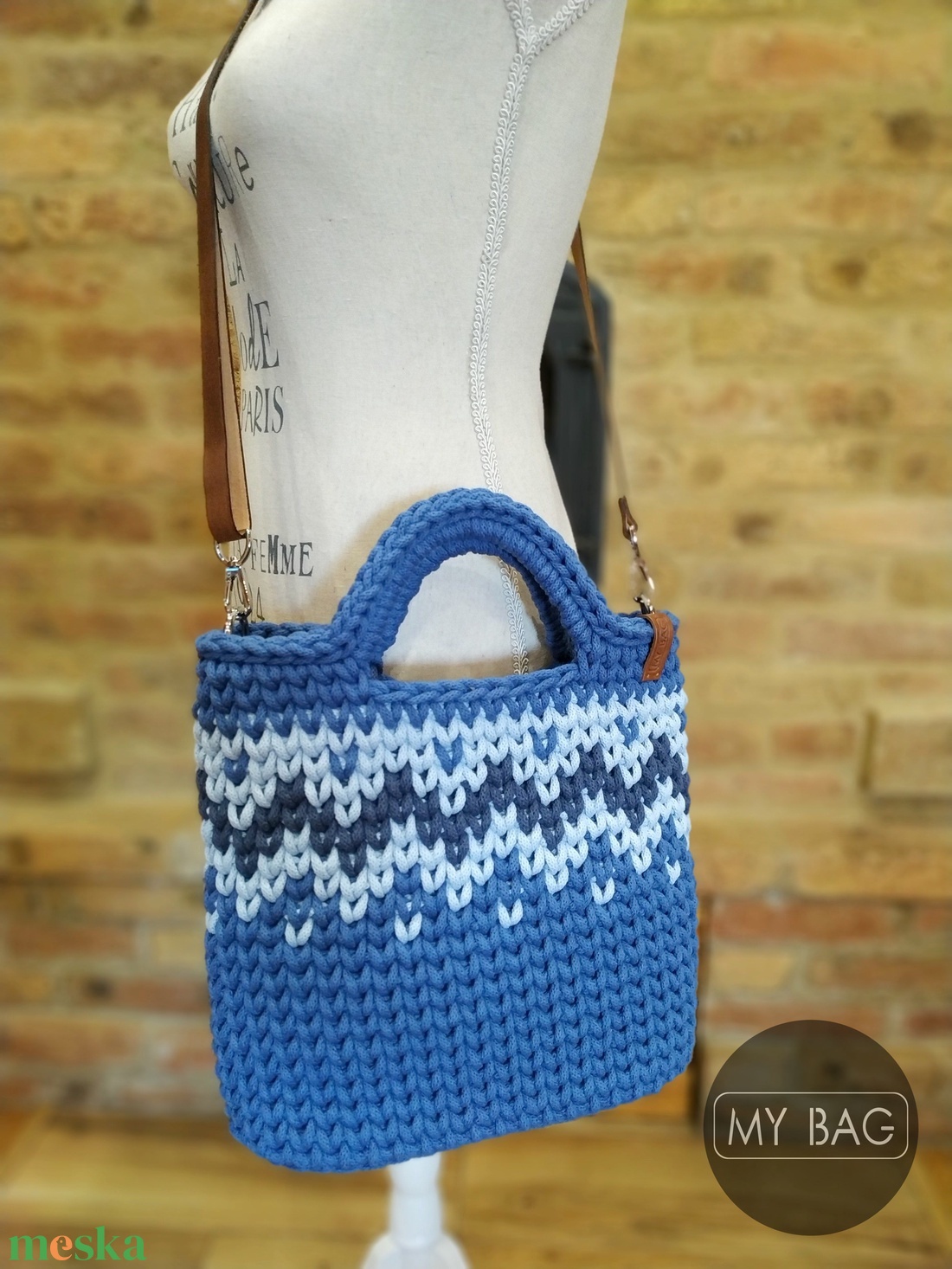 Horgolt női crossbody táska FARMERKÉK színben bőr vállpánttal - Cikk-cakk mintával - BIG - táska & tok - kézitáska & válltáska - vállon átvethető táska - Meska.hu Horgolt női crossbody táska FARMERKÉK színben bőr vállpánttal - Cikk-cakk mintával - BIG - táska & tok - kézitáska & válltáska - vállon átvethető táska - Meska.hu