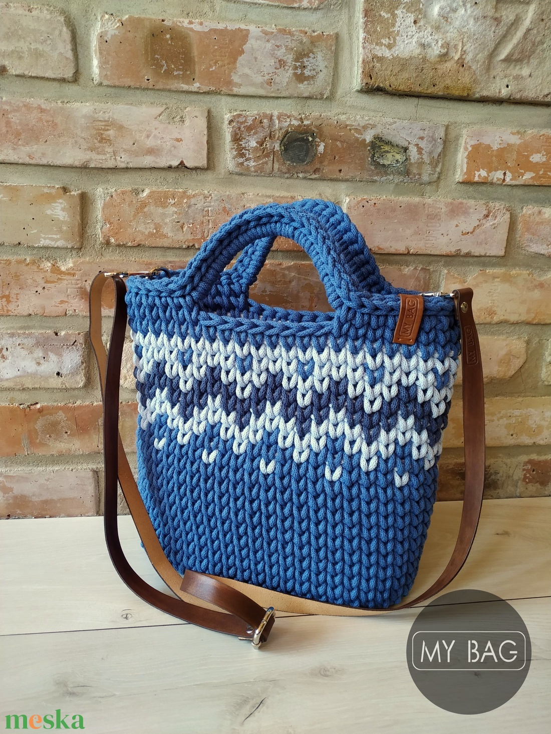 Horgolt női crossbody táska FARMERKÉK színben bőr vállpánttal - Cikk-cakk mintával - BIG - táska & tok - kézitáska & válltáska - vállon átvethető táska - Meska.hu Horgolt női crossbody táska FARMERKÉK színben bőr vállpánttal - Cikk-cakk mintával - BIG - táska & tok - kézitáska & válltáska - vállon átvethető táska - Meska.hu