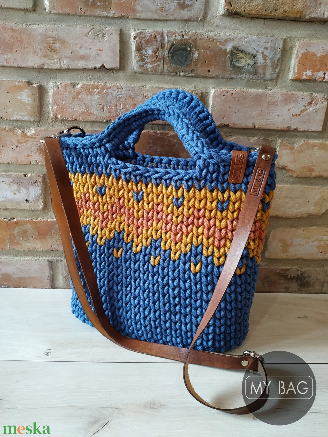 Horgolt női crossbody táska FARMERKÉK/MUSTÁR színben bőr vállpánttal - Cikk-cakk mintával - BIG - táska & tok - kézitáska & válltáska - vállon átvethető táska - Meska.hu Horgolt női crossbody táska FARMERKÉK/MUSTÁR színben bőr vállpánttal - Cikk-cakk mintával - BIG - táska & tok - kézitáska & válltáska - vállon átvethető táska - Meska.hu