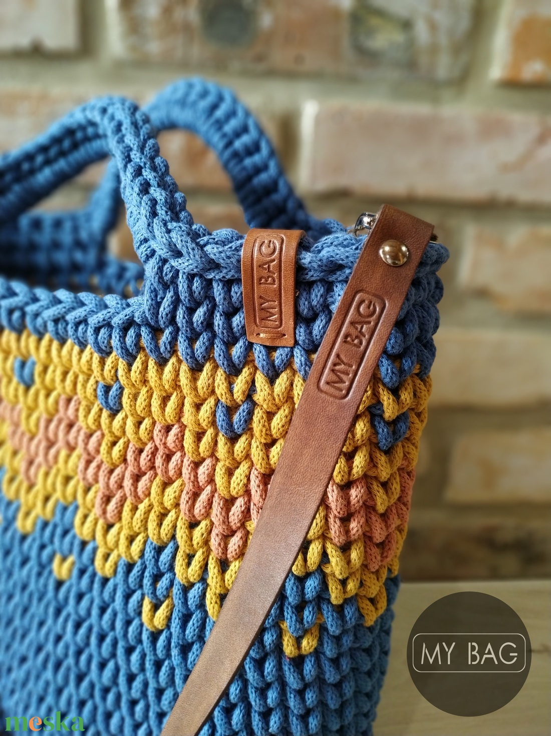 Horgolt női crossbody táska FARMERKÉK/MUSTÁR színben bőr vállpánttal - Cikk-cakk mintával - BIG - táska & tok - kézitáska & válltáska - vállon átvethető táska - Meska.hu Horgolt női crossbody táska FARMERKÉK/MUSTÁR színben bőr vállpánttal - Cikk-cakk mintával - BIG - táska & tok - kézitáska & válltáska - vállon átvethető táska - Meska.hu