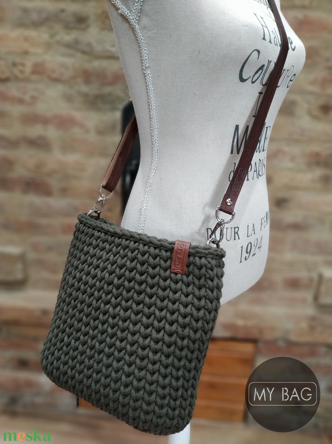 Horgolt női crossbody táska AVOKÁDÓ színben - bőr vállpánttal - MINI - táska & tok - kézitáska & válltáska - vállon átvethető táska - Meska.hu Horgolt női crossbody táska AVOKÁDÓ színben - bőr vállpánttal - MINI - táska & tok - kézitáska & válltáska - vállon átvethető táska - Meska.hu