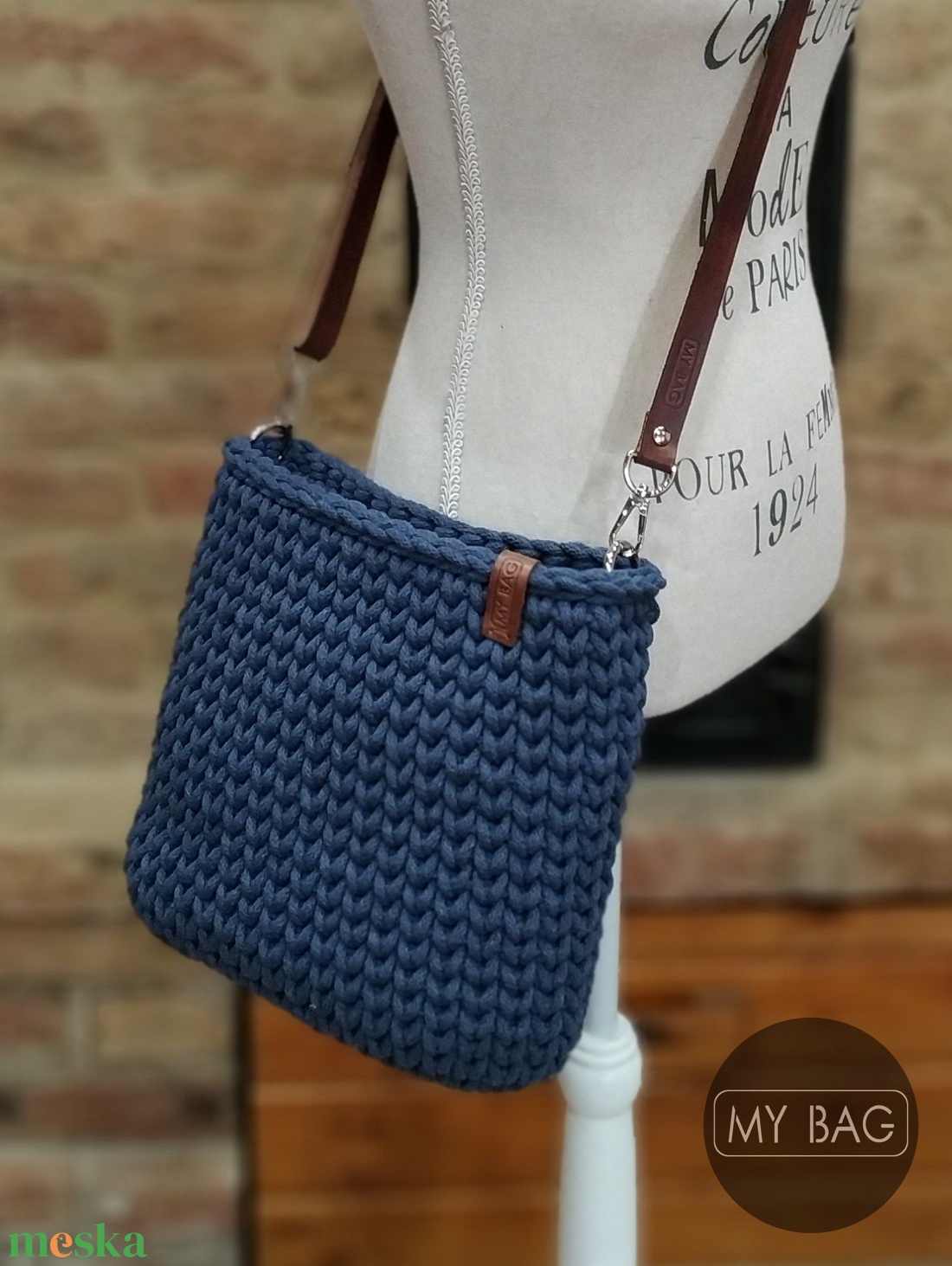 Horgolt női crossbody táska FARMERKÉK színben - bőr vállpánttal - MINI - táska & tok - kézitáska & válltáska - vállon átvethető táska - Meska.hu Horgolt női crossbody táska FARMERKÉK színben - bőr vállpánttal - MINI - táska & tok - kézitáska & válltáska - vállon átvethető táska - Meska.hu