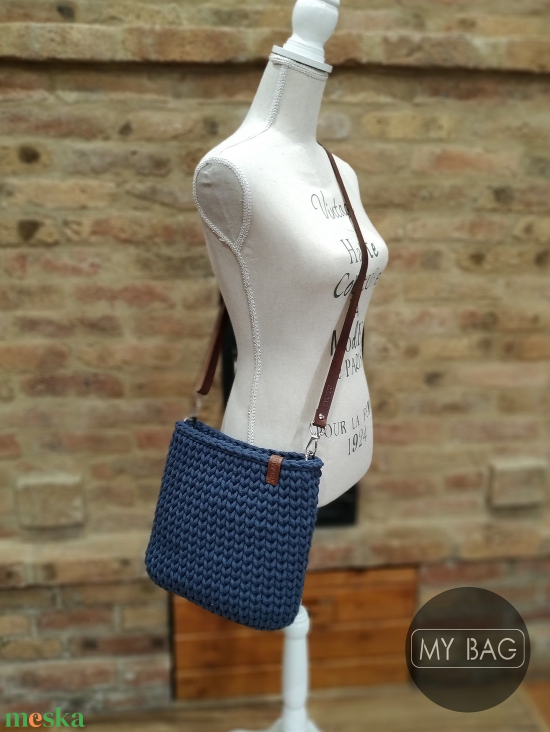 Horgolt női crossbody táska FARMERKÉK színben - bőr vállpánttal - MINI - táska & tok - kézitáska & válltáska - vállon átvethető táska - Meska.hu Horgolt női crossbody táska FARMERKÉK színben - bőr vállpánttal - MINI - táska & tok - kézitáska & válltáska - vállon átvethető táska - Meska.hu
