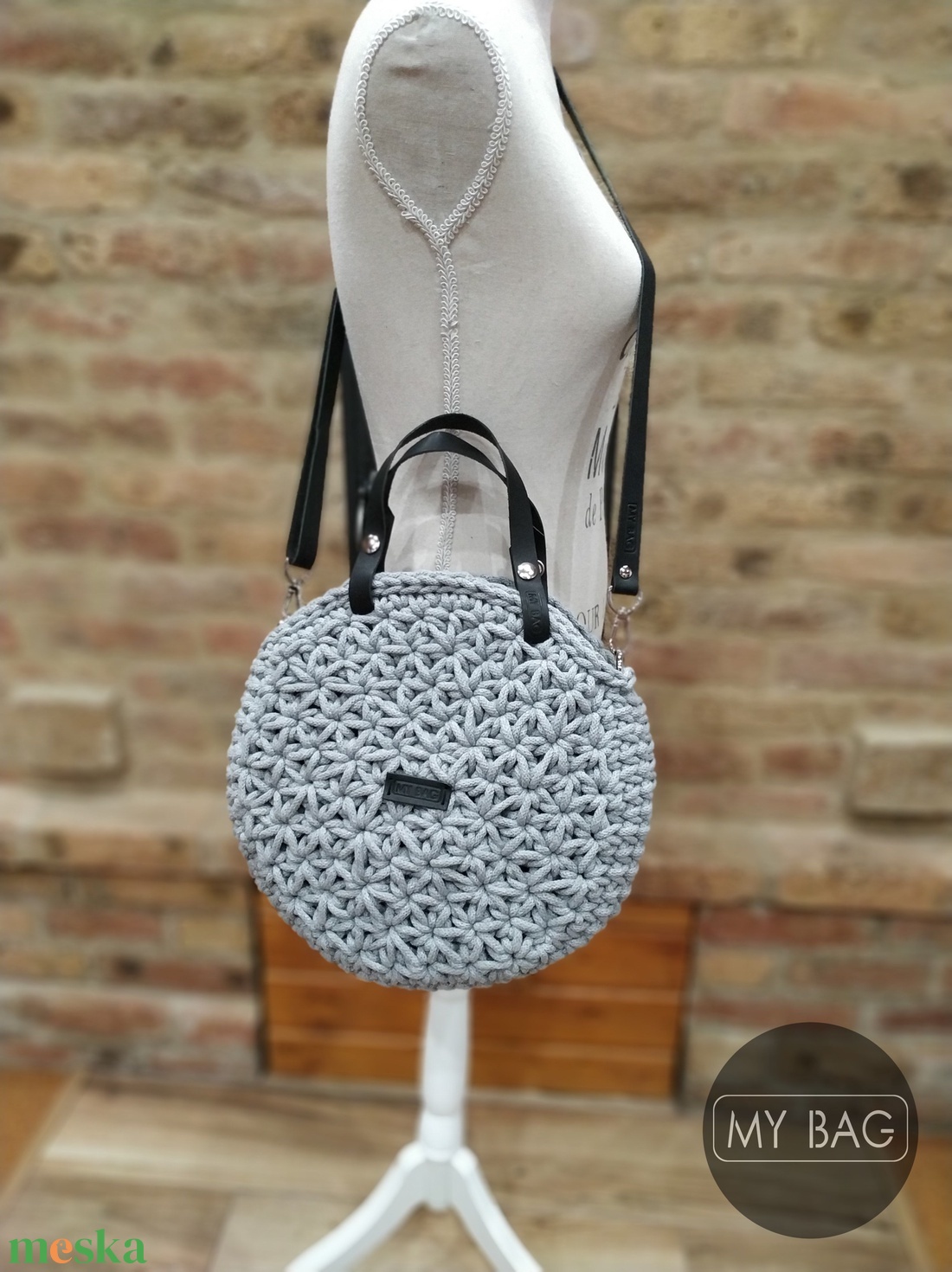 Horgolt női körtáska VILÁGOSSZÜRKE színben - jázmin mintával - Crossbody - táska & tok - kézitáska & válltáska - vállon átvethető táska - Meska.hu Horgolt női körtáska VILÁGOSSZÜRKE színben - jázmin mintával - Crossbody - táska & tok - kézitáska & válltáska - vállon átvethető táska - Meska.hu