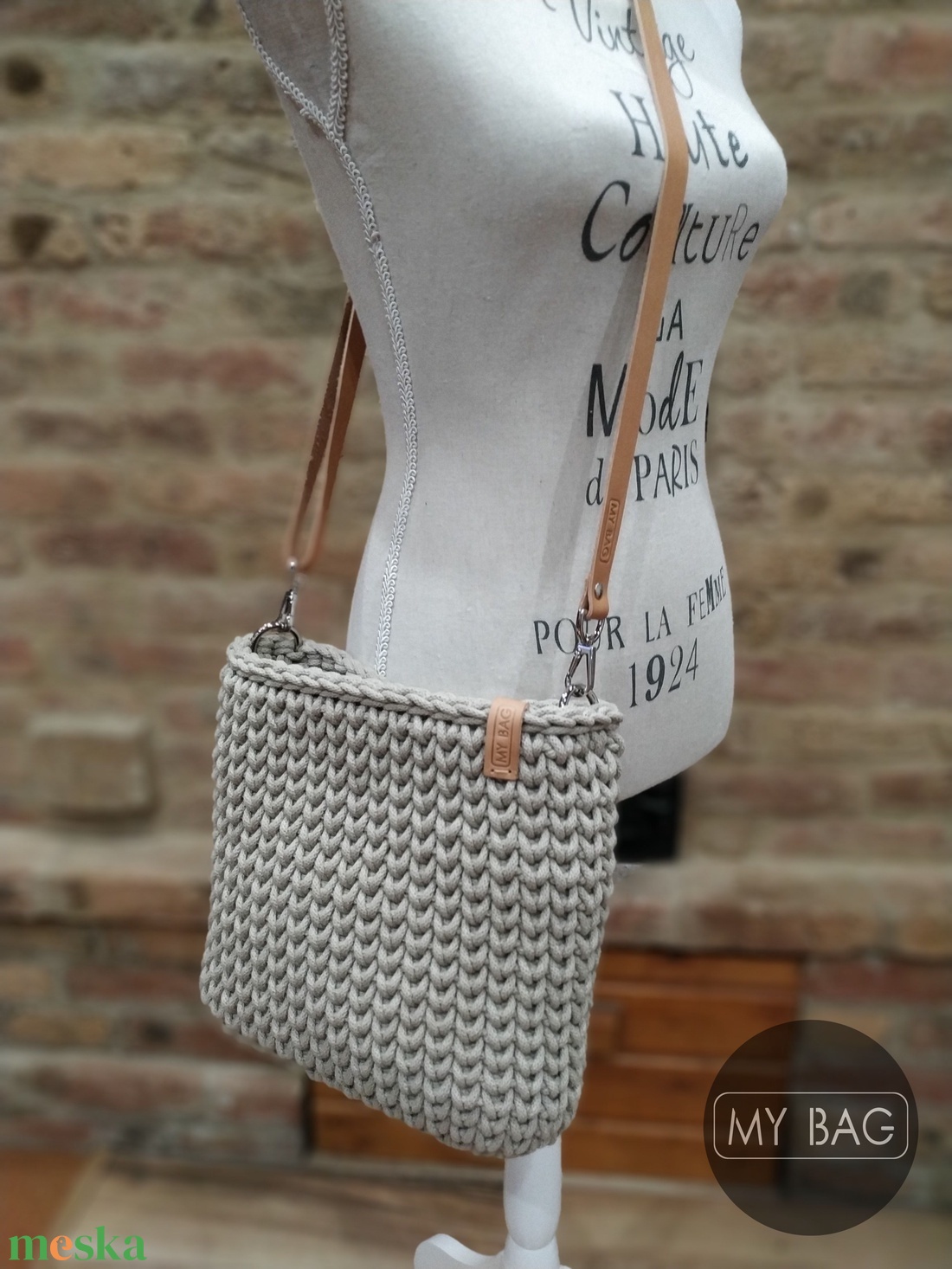 Horgolt női crossbody táska HOMOK színben - bőr vállpánttal - MINI - táska & tok - kézitáska & válltáska - vállon átvethető táska - Meska.hu Horgolt női crossbody táska HOMOK színben - bőr vállpánttal - MINI - táska & tok - kézitáska & válltáska - vállon átvethető táska - Meska.hu