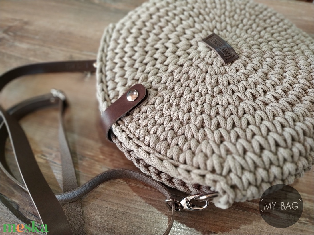 Horgolt női körtáska HOMOK színben - Crossbody - táska & tok - kézitáska & válltáska - vállon átvethető táska - Meska.hu Horgolt női körtáska HOMOK színben - Crossbody - táska & tok - kézitáska & válltáska - vállon átvethető táska - Meska.hu