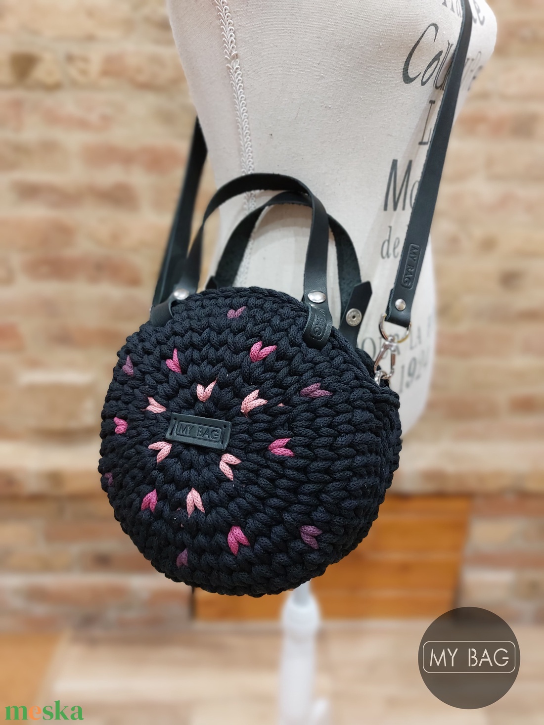 Horgolt női körtáska - MINI - HEARTS - Crossbody - FEKETE - táska & tok - kézitáska & válltáska - vállon átvethető táska - Meska.hu Horgolt női körtáska - MINI - HEARTS - Crossbody - FEKETE - táska & tok - kézitáska & válltáska - vállon átvethető táska - Meska.hu