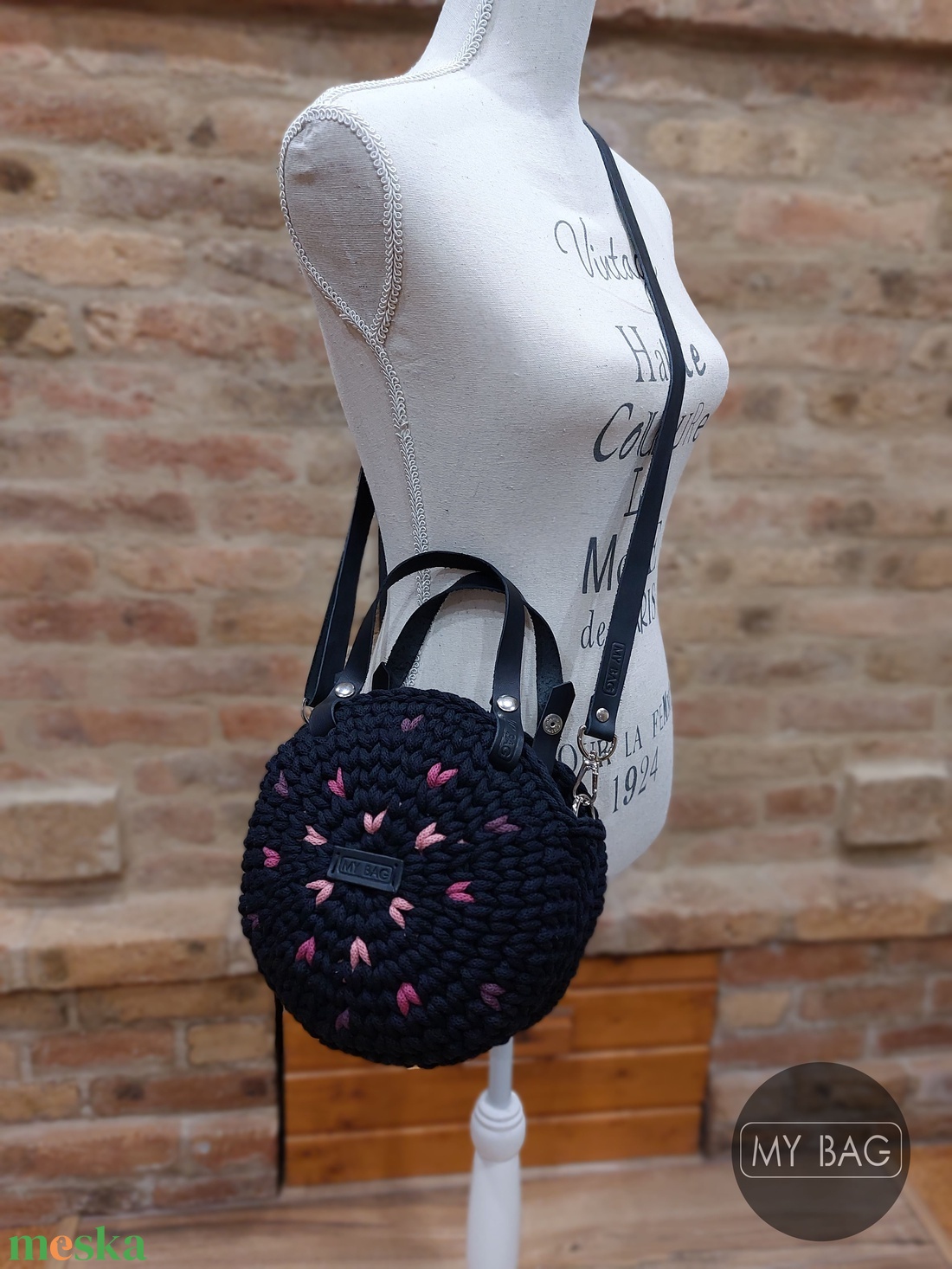 Horgolt női körtáska - MINI - HEARTS - Crossbody - FEKETE - táska & tok - kézitáska & válltáska - vállon átvethető táska - Meska.hu Horgolt női körtáska - MINI - HEARTS - Crossbody - FEKETE - táska & tok - kézitáska & válltáska - vállon átvethető táska - Meska.hu