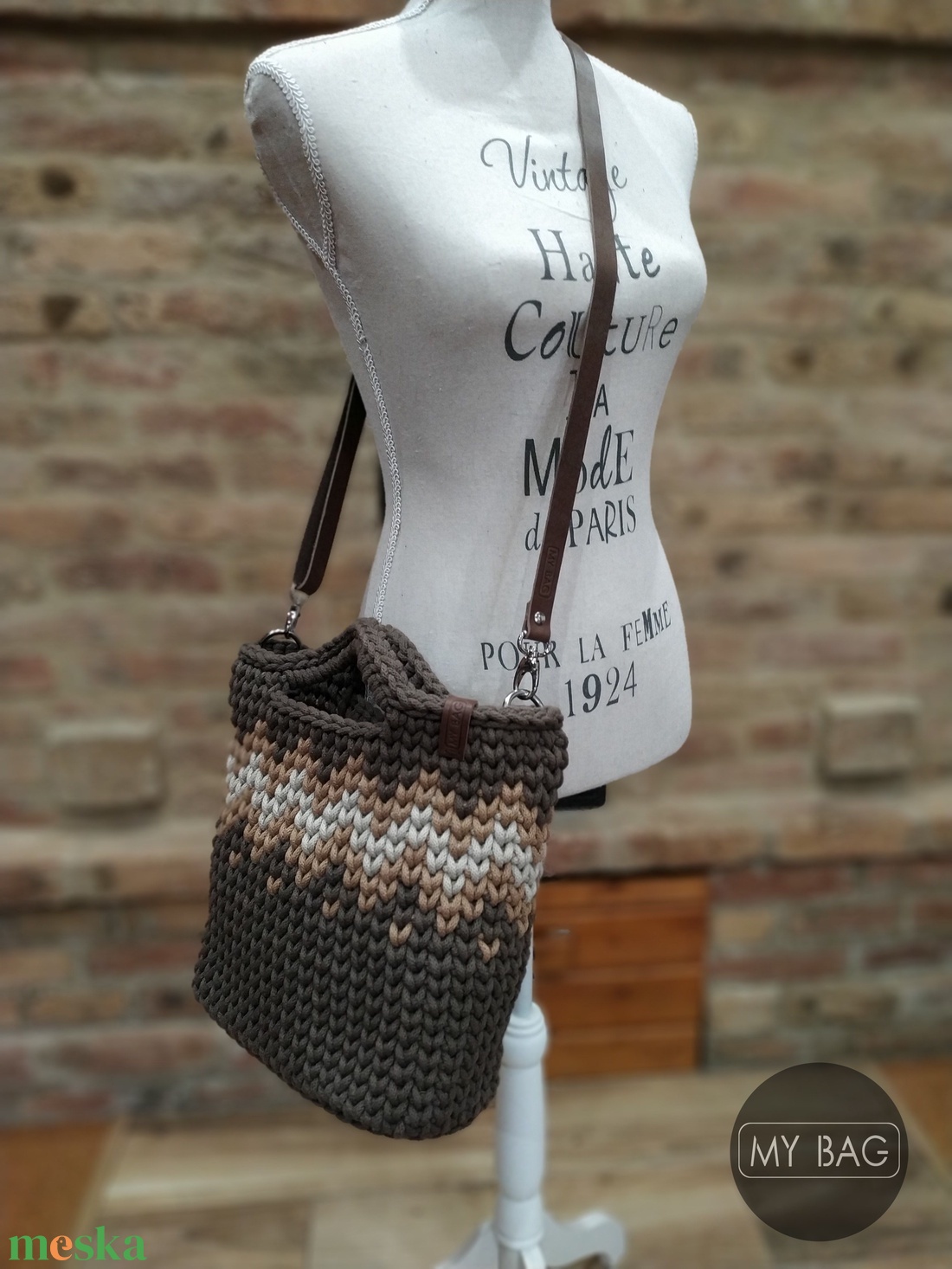 Horgolt női crossbody táska SÖTÉTBARNA színben bőr vállpánttal - Cikk-cakk mintával - BIG - táska & tok - kézitáska & válltáska - vállon átvethető táska - Meska.hu