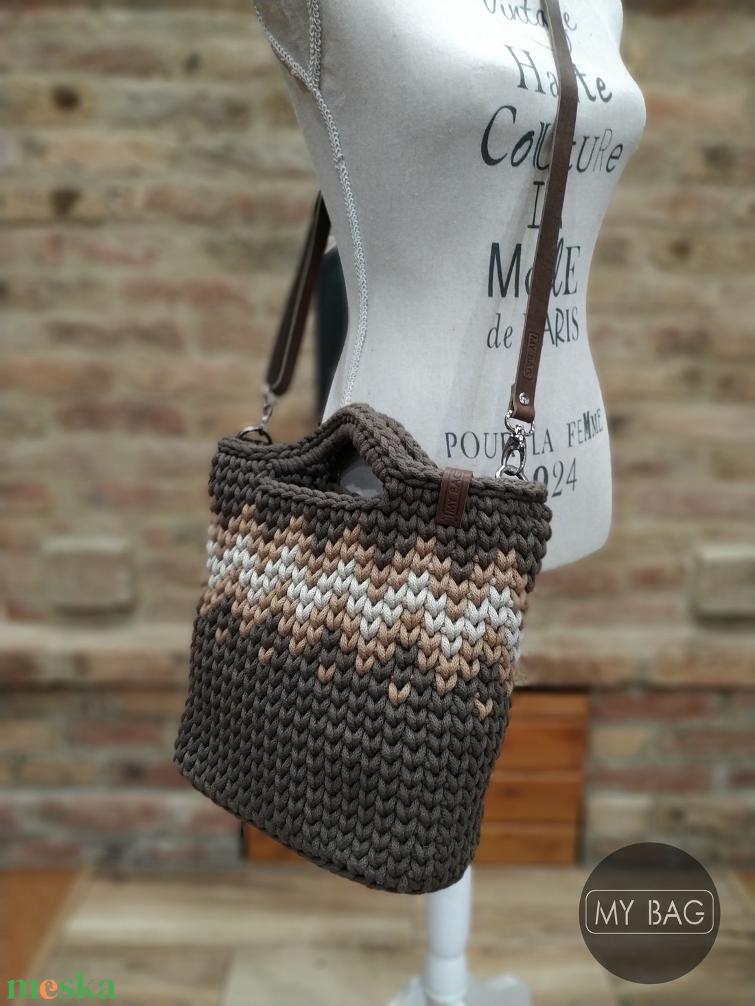 Horgolt női crossbody táska SÖTÉTBARNA színben bőr vállpánttal - Cikk-cakk mintával - BIG - táska & tok - kézitáska & válltáska - vállon átvethető táska - Meska.hu Horgolt női crossbody táska SÖTÉTBARNA színben bőr vállpánttal - Cikk-cakk mintával - BIG - táska & tok - kézitáska & válltáska - vállon átvethető táska - Meska.hu